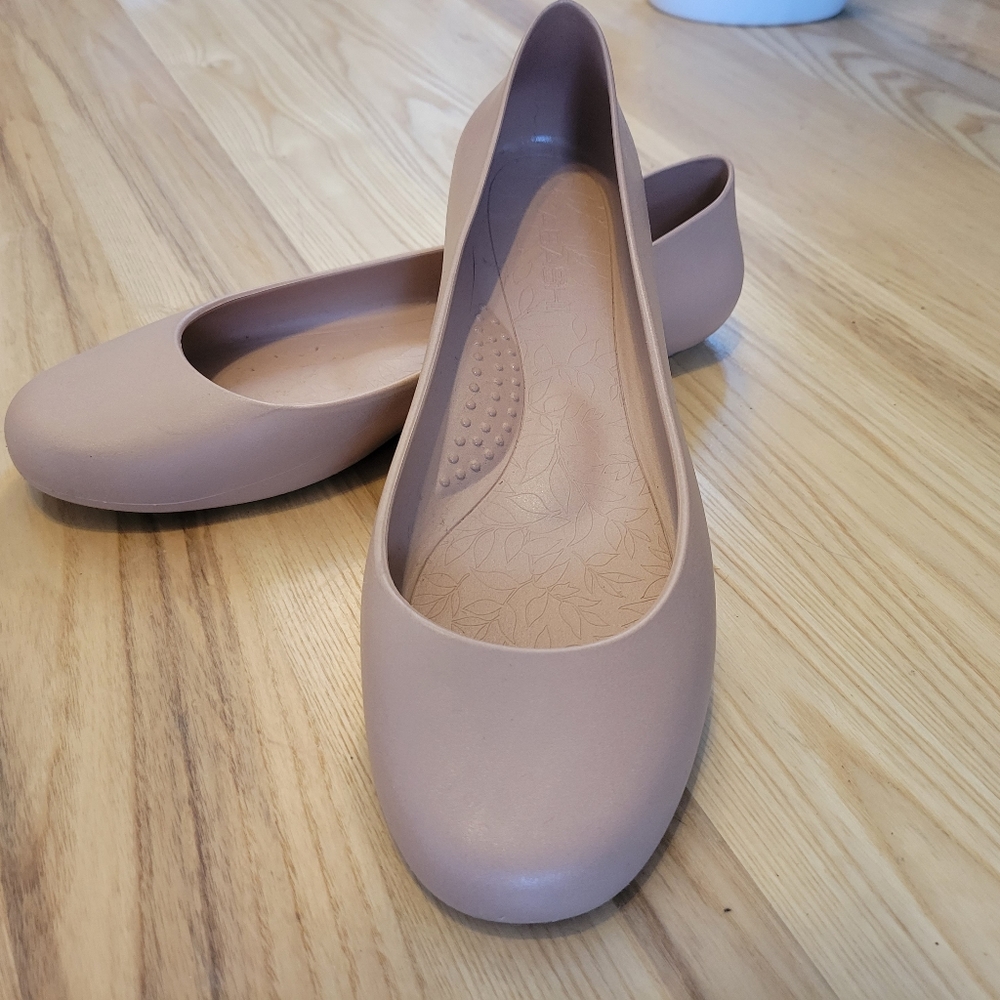 Womens Size 10 Kabashi Nude Flats